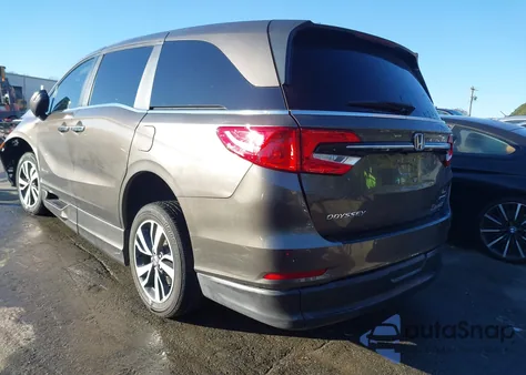 2022 Honda Odyssey Touring z USA, uszkodzony, nr VIN 5FNRL6H86NB049126